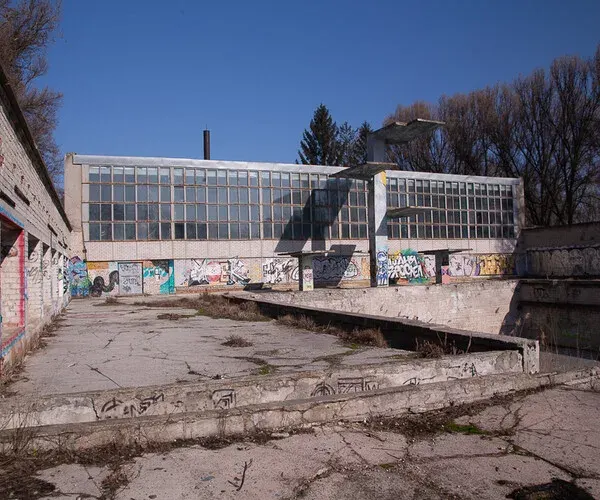 Photo Reference Pack: ABANDONED SWIMMING POOL AND AREA NEARBY and graffiti