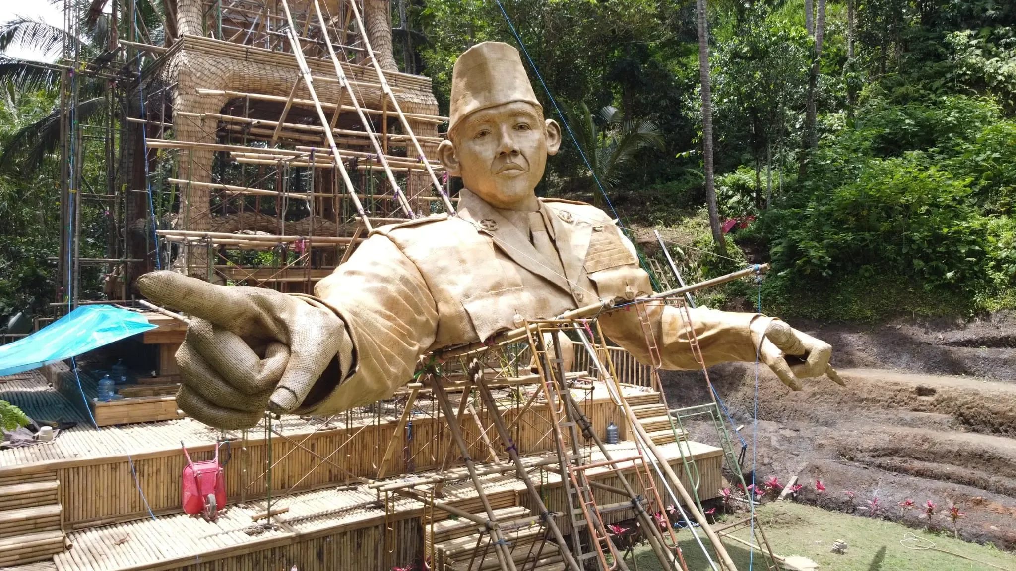 111 photos of Tropical Dictator Statue Construction