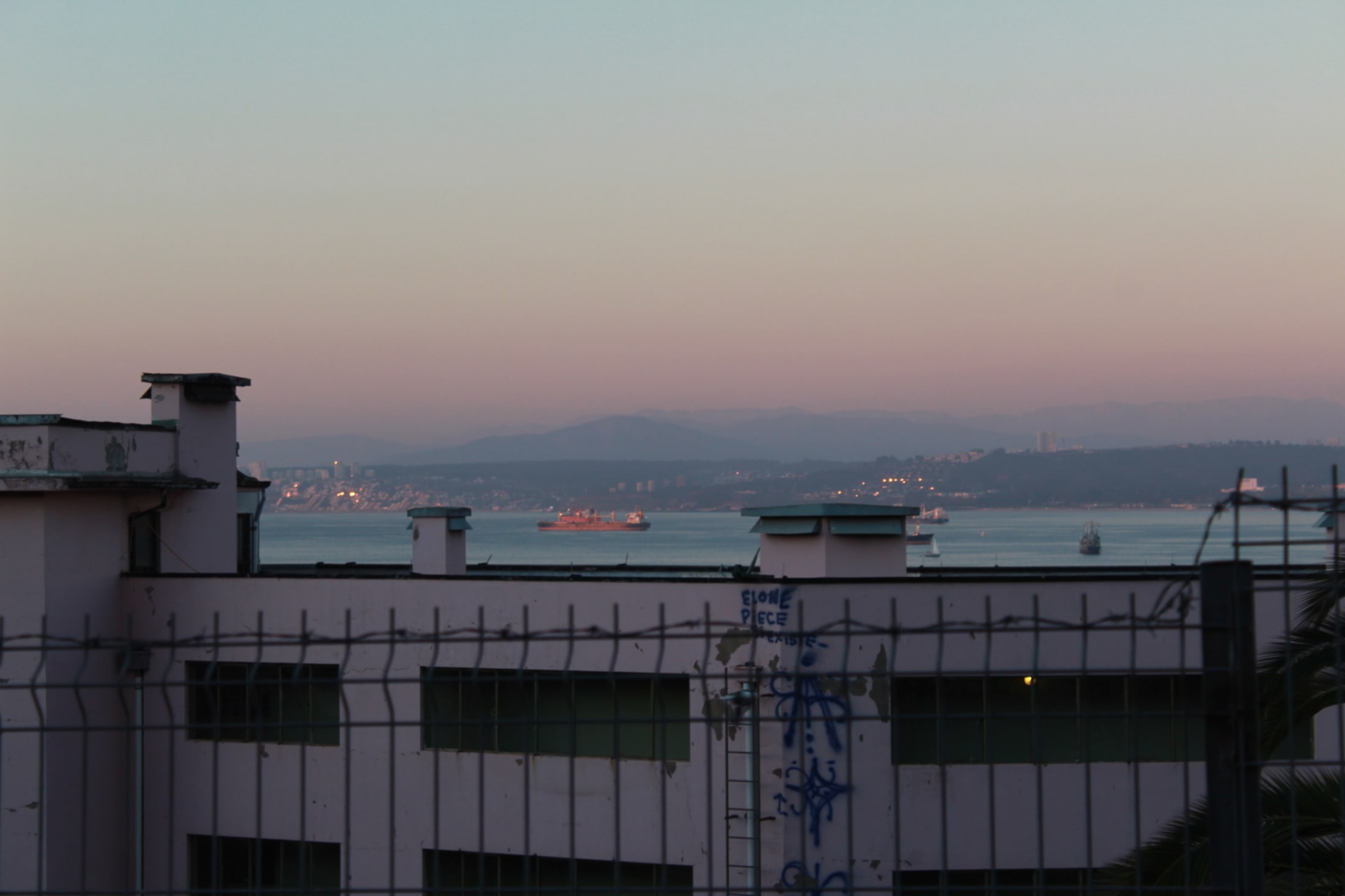 Atardecer sobre la bahía de Valparaíso