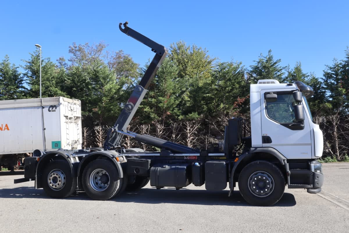 Renault Trucks Premium 2013 — foto 2 di 10