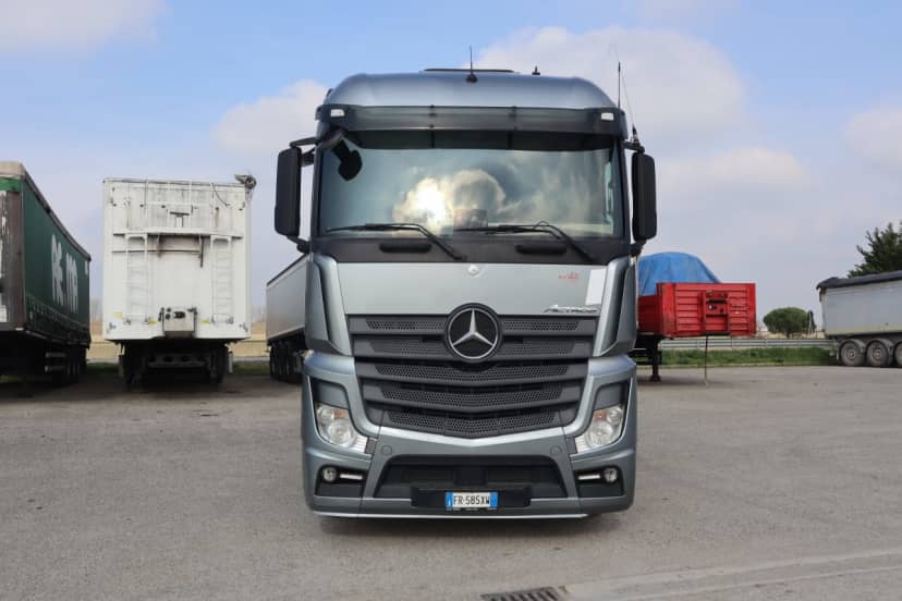 TRATTORE STRADALE CON IMPIANTO IDRAULICO EURO 6 — foto 2 di 12