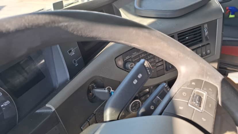 Volvo FH 500 + Semirimorchio Mistral — foto 3 di 17