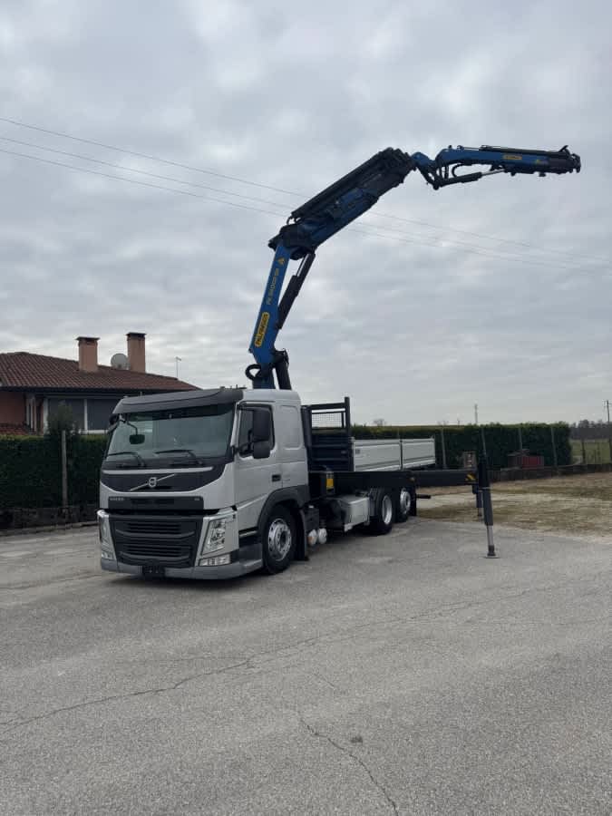 VOLVO FM 450 CON GRU E CASSONE RIBALTABILE EURO 6