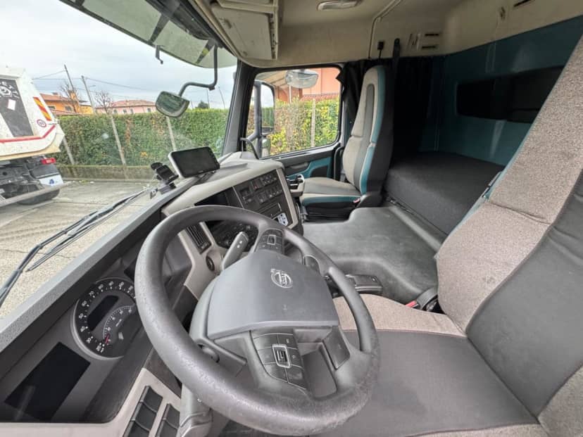VOLVO FM 450 CON GRU E CASSONE RIBALTABILE EURO 6 — foto 17 di 20