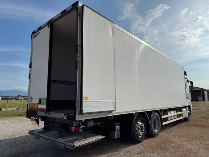 MERCEDES 2542 CON FRIGO CARRIER E SPONDA EURO 6 — foto 11 di 15