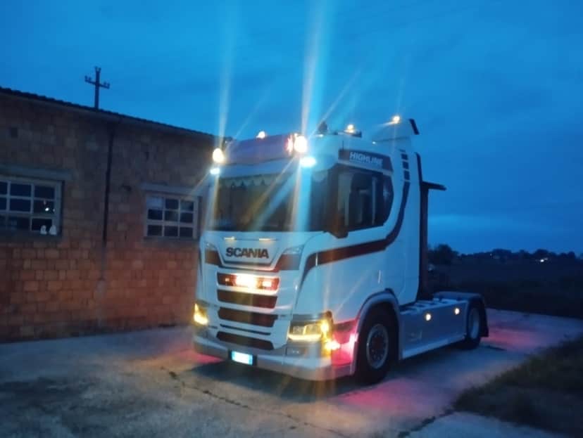 SCANIA R 450 SUPER — foto 1 di 10