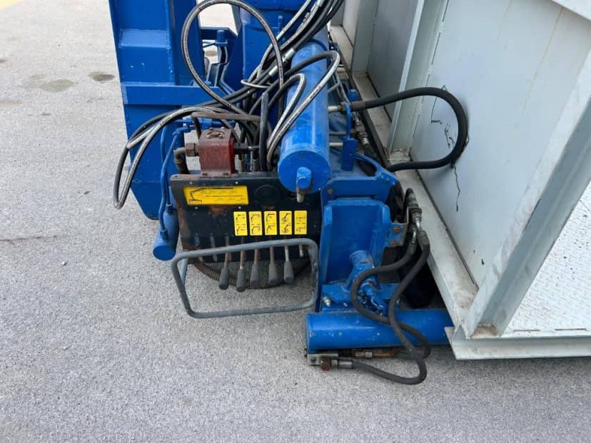 CONTAINER SCARRABILE USATO A PIANALE SENZA SPONDE CON CODA A ZERO E GRU — foto 6 di 7