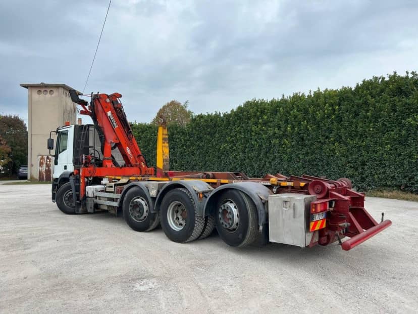 IVECO 260E43 EUROTECH SCARRABILE 8X2 CON GRU A Z RIPIEGHEVOLE — foto 2 di 10