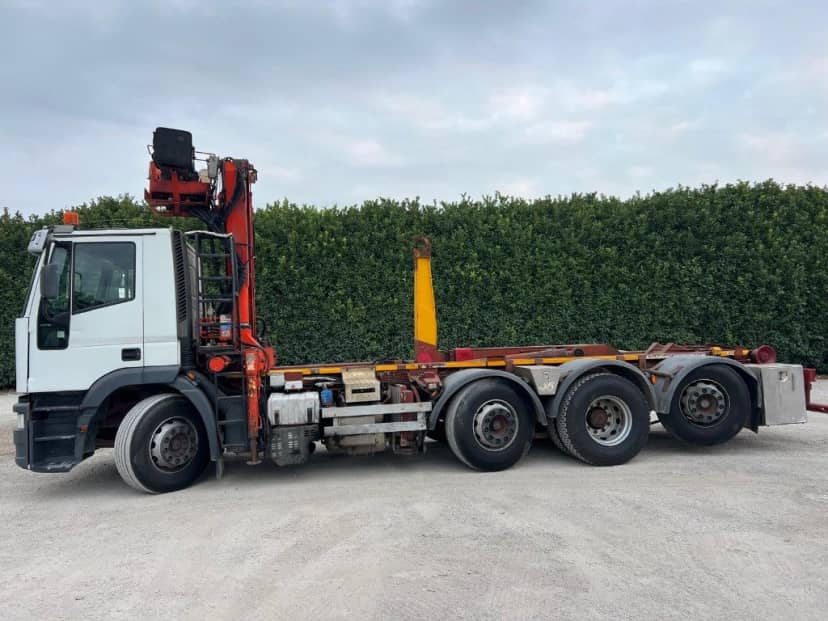 IVECO 260E43 EUROTECH SCARRABILE 8X2 CON GRU A Z RIPIEGHEVOLE — foto 7 di 10