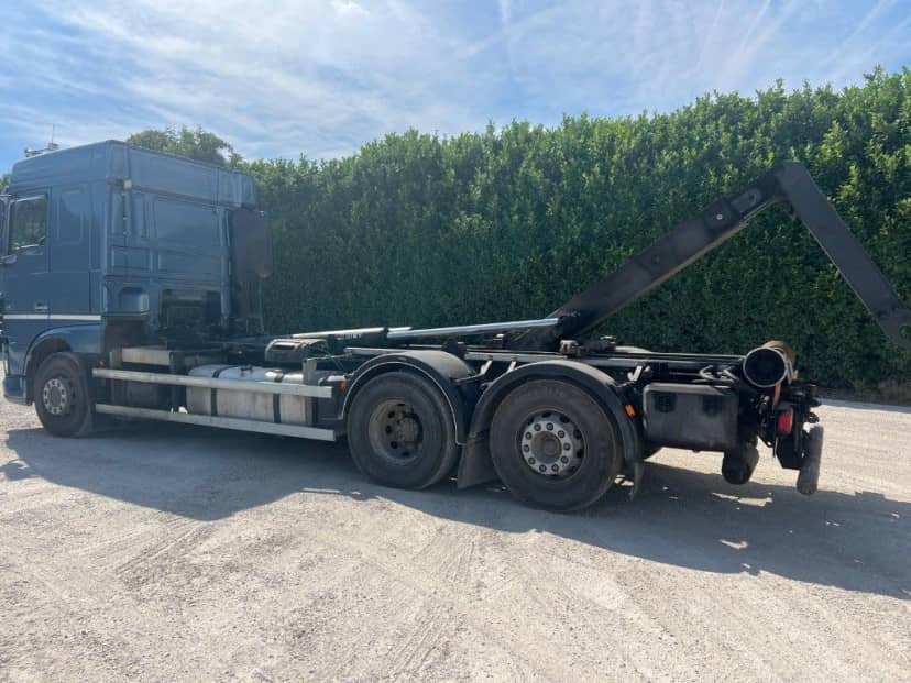 DAF XF510 SCARRABILE USATO PNEUMATICO POSTERIORE 6X4 — foto 5 di 10