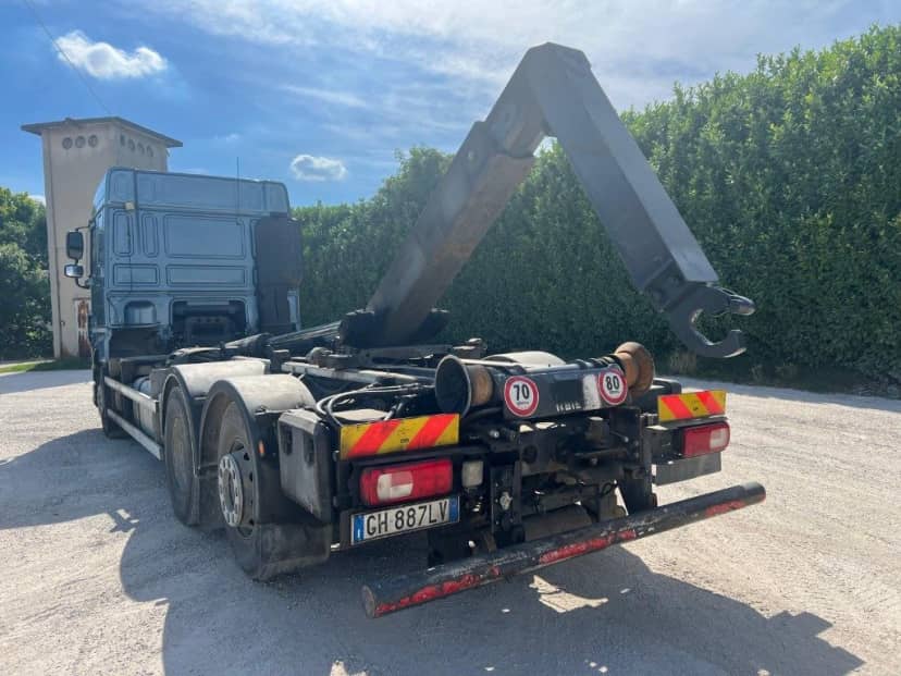 DAF XF510 SCARRABILE USATO PNEUMATICO POSTERIORE 6X4 — foto 7 di 10
