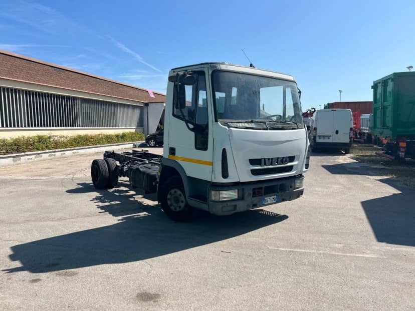IVECO 80E15 A TELAIO BALESTRATO ANTERIORE E BALESTRATO POSTERIORE — foto 2 di 7