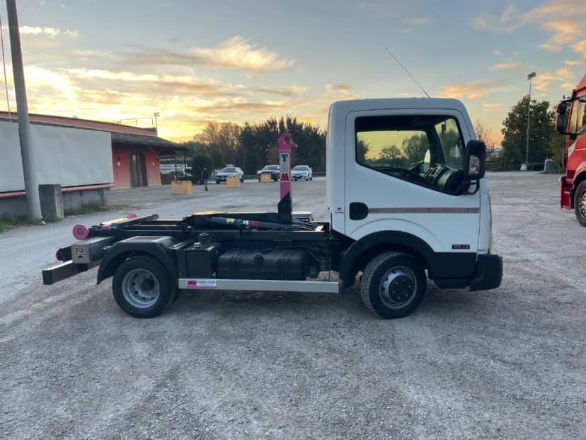NISSAN NT400 SCARRABILE BALESTRATO — foto 10 di 10