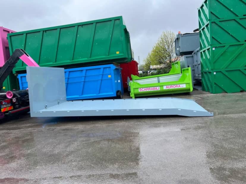 CONTAINER A PIANALE SENZA SPONDE CON CODA A ZERO PER CARICO MEZZI — foto 3 di 10