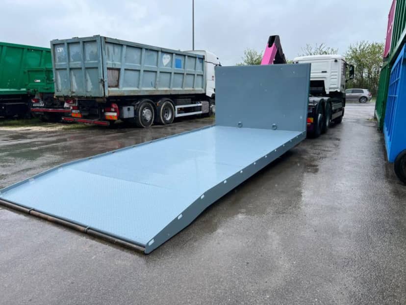CONTAINER A PIANALE SENZA SPONDE CON CODA A ZERO PER CARICO MEZZI — foto 5 di 10