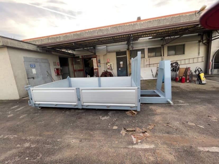 CONTAINER SCARRABILE NUOVO A PIANALE CON SPONDE IN TR5 E SPAZIO GRU — foto 3 di 6