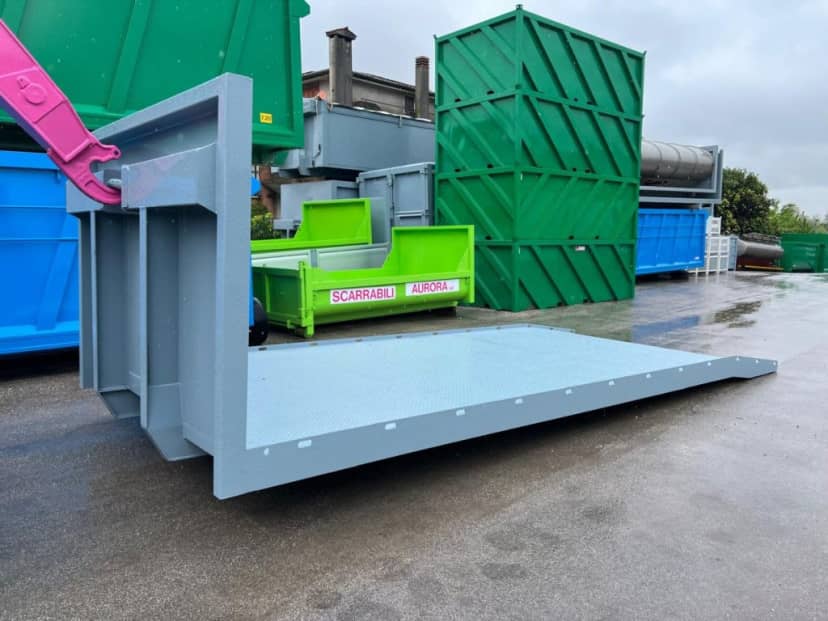 CONTAINER A PIANALE SENZA SPONDE CON CODA A ZERO PER CARICO MEZZI — foto 1 di 10