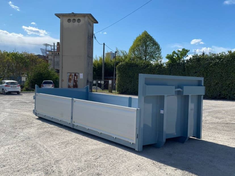 CONTAINER A PIANALE NUOVO CON SPONDE IN TR5 E PIANTONI RIMOVIBILI IN FERRO — foto 1 di 8