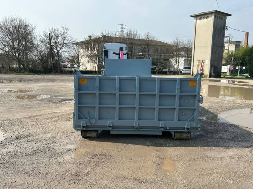CONTAINER A PIANALE CON PIANTONI RIMOVIBILI IN FERRO E SPONDE IN TR5 — foto 6 di 10
