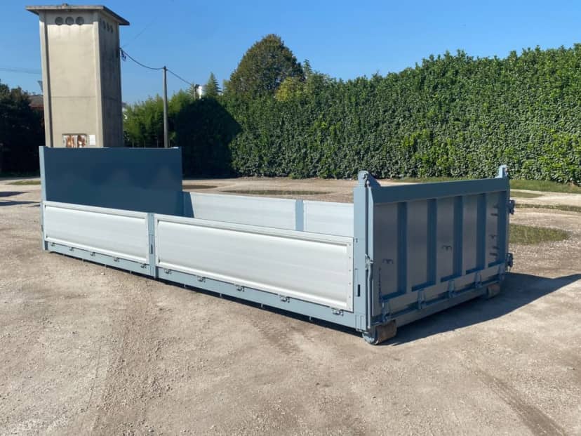 CONTAINER A PIANALE CON PIANTONI RIMOVIBILI IN FERRO E SPONDE IN TR5 APERTURA PO — foto 9 di 10