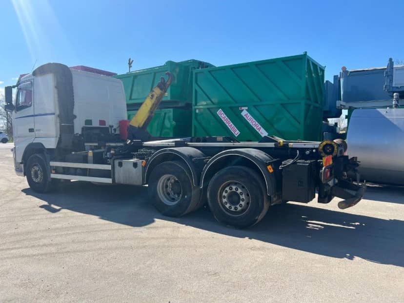 VOLVO FH500 SCARRABILE USATO PNEUMATICO POSTERIORE 6X2 — foto 4 di 9