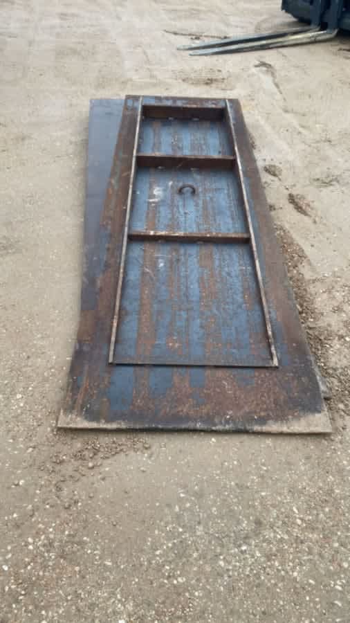 PEDANE IN FERRO PER CONTAINER — foto 4 di 5