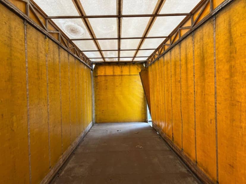 CONTAINER SCARRABILE USATO CENTINATO ALLA FRANCESE CON 4 PIEDI IDRAULICI — foto 4 di 4