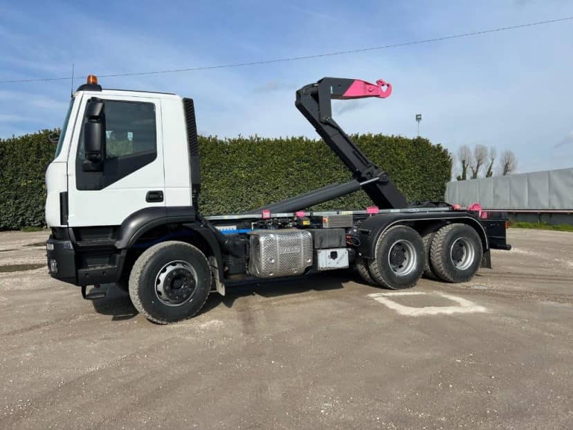 IVECO TRAKKER 360 CON SCARRABILE NUOVO 6X4 — foto 2 di 10