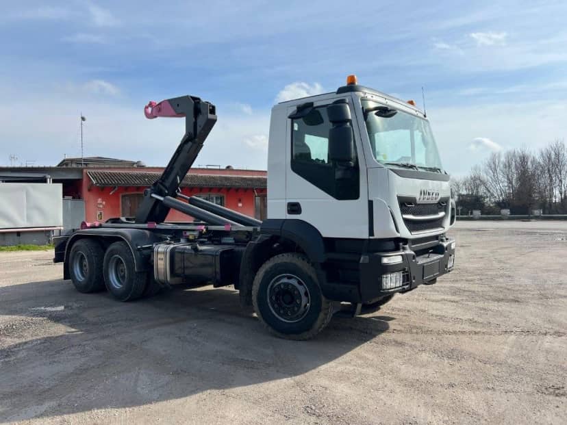 IVECO TRAKKER 360 CON SCARRABILE NUOVO 6X4 — foto 8 di 10