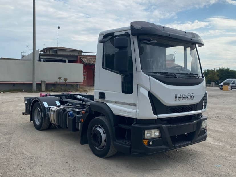 IVECO EUROCARGO 120E25 SCARRABILE BALESTRATO ANTERIORE E PNEUMATICO POSTERIORE — foto 2 di 10