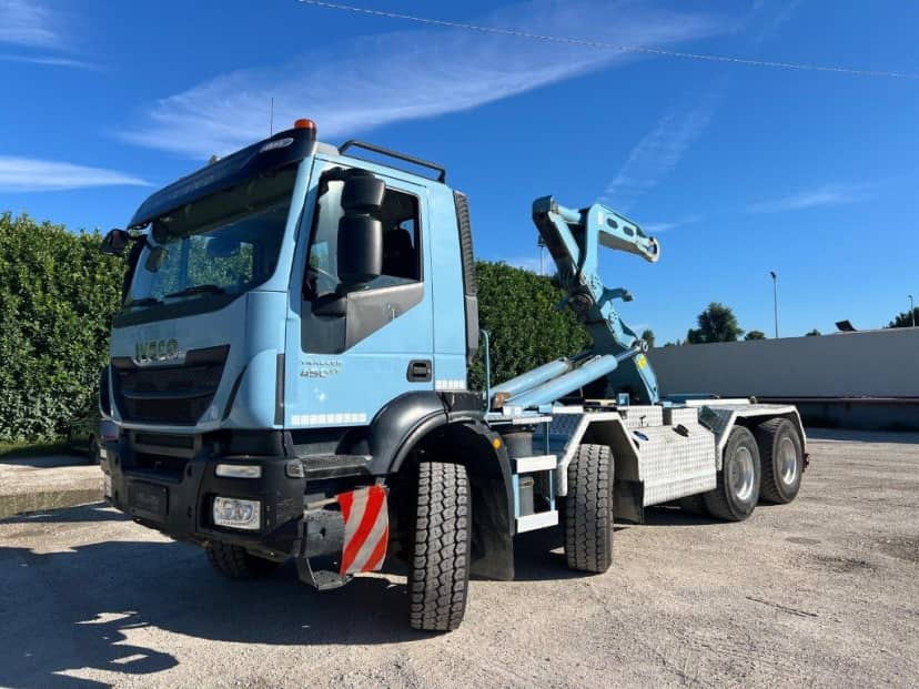 IVECO TRAKKER 450 SCARRABILE BALESTRATO ANTERIORE E PNEUMATICO POSTERIORE 8X4 — foto 1 di 10