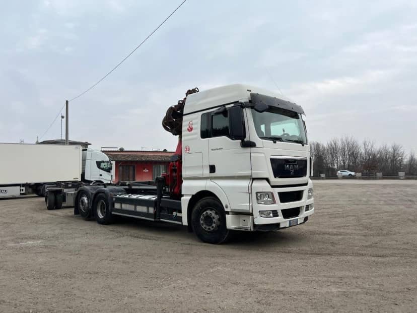 MAN TGX 26.480 SCARRABILE CON GRU A Z DIETRO CABINA — foto 9 di 10