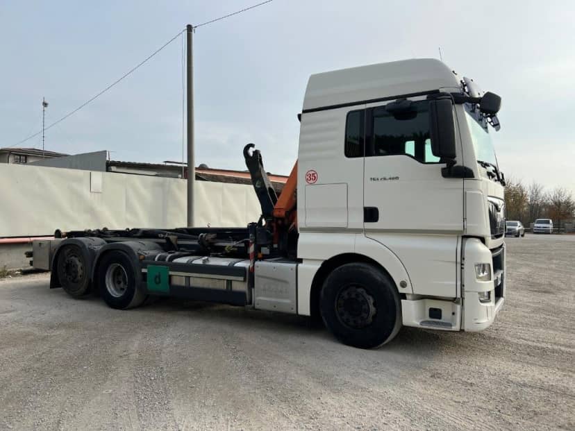 MAN TGX 26.480 SCARRABILE CON GRU DIETRO CABINA — foto 8 di 9