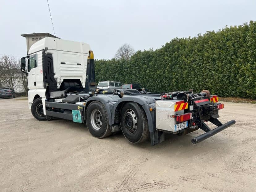 MAN TGX 26.500 USATO SCARRABILE PNEUMATICO POSTERIORE 6X2 — foto 3 di 8