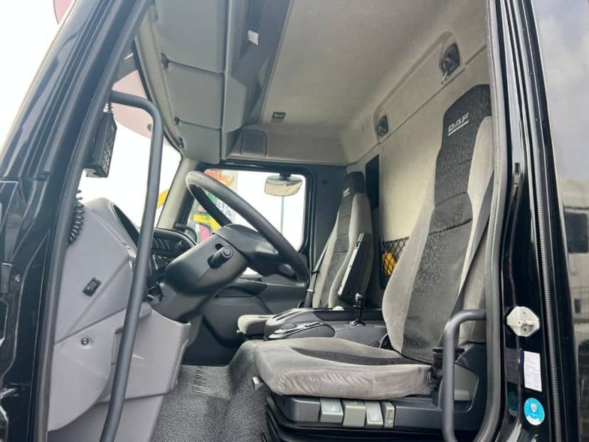 DAF LF CENTINATO USATO BALESTRATO ANTERIORE E PNEUMATICO POSTERIORE — foto 5 di 10