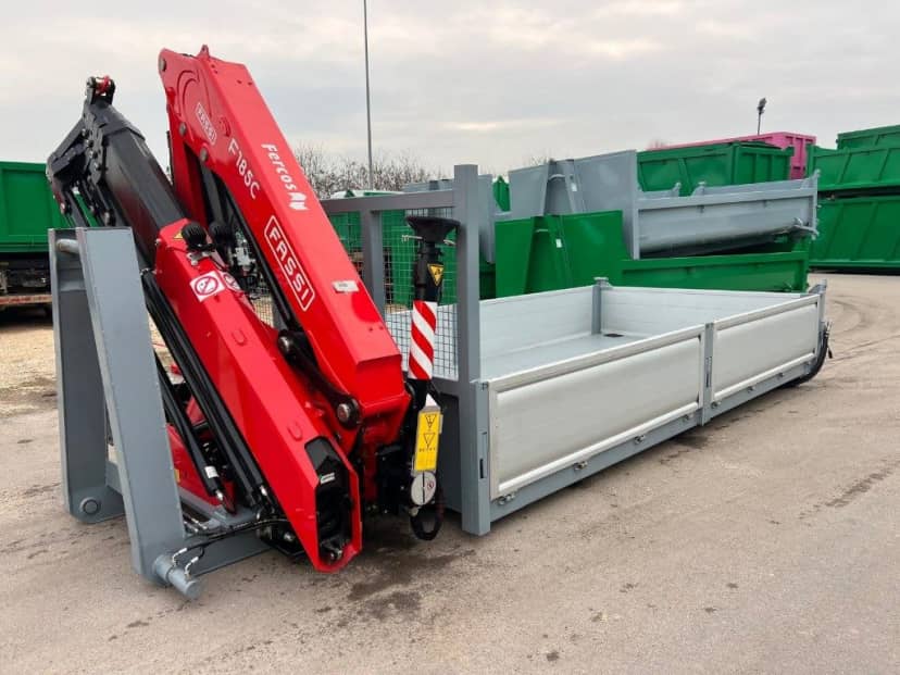 CONTAINER SCARRABILE NUOVO A PIANALE CON SPONDE IN TR5 CON GRU FASSI NUOVA — foto 2 di 10