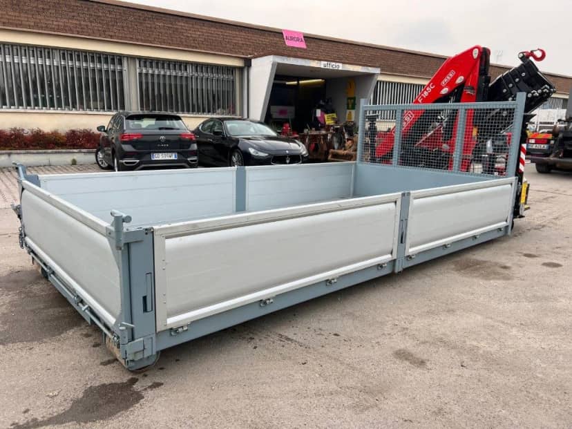 CONTAINER SCARRABILE NUOVO A PIANALE CON SPONDE IN TR5 CON GRU FASSI NUOVA — foto 5 di 10