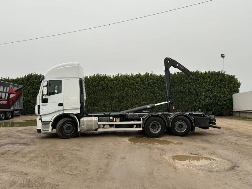 IVECO STRALIS 500 USATO SCARRABILE PNEUMATICO POSTERIORE 6X2 — foto 3 di 10