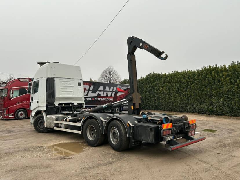 IVECO STRALIS 500 USATO SCARRABILE PNEUMATICO POSTERIORE 6X2 — foto 5 di 10