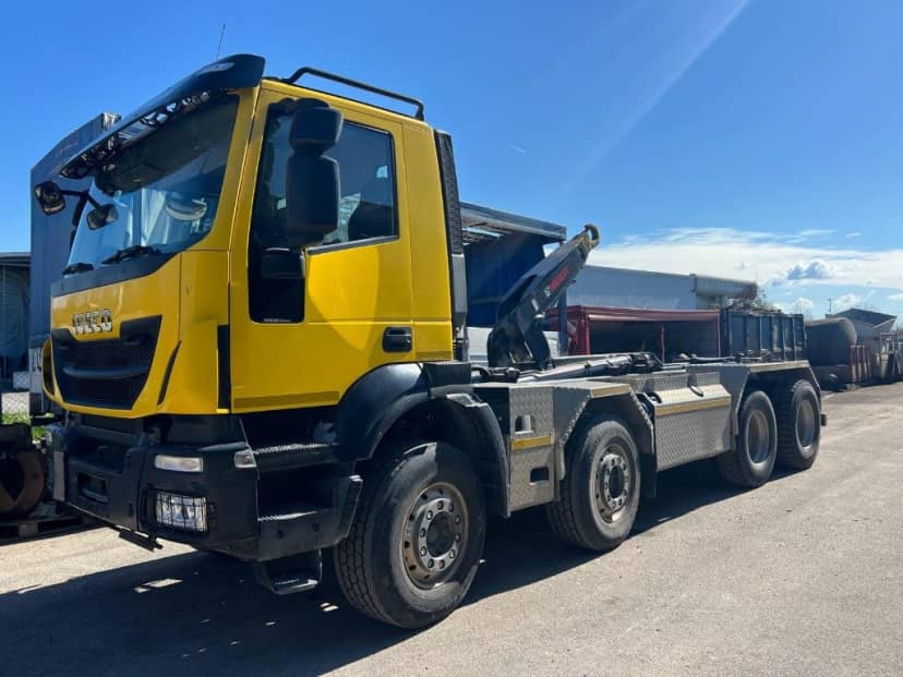 IVECO TRAKKER 340T45 SCARRABILE BALESTRATO 8X4