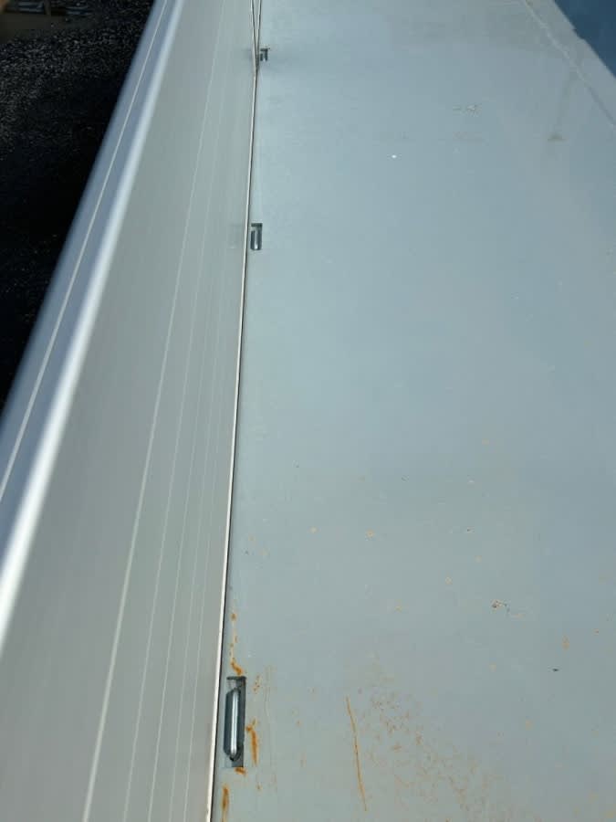 CONTAINER NUOVO A PIANALE CON PIANTONI RIMOVIBILI IN FERRO E DUE SPONDE IN TR5 A — foto 4 di 10