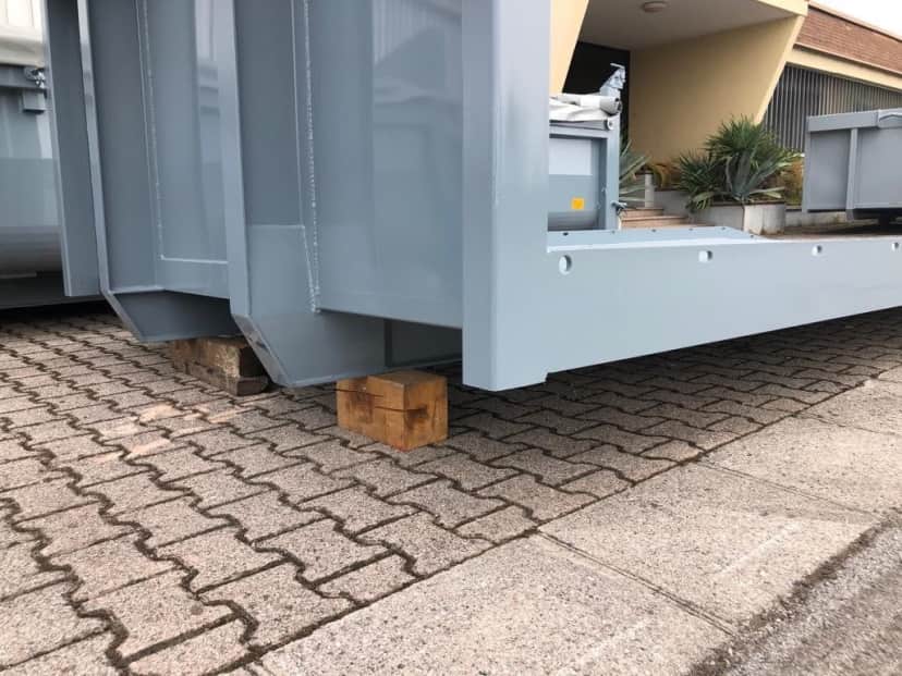 CONTAINER A PIANALE SENZA SPONDE CON CODA A ZERO PER CARICO MEZZI — foto 4 di 5