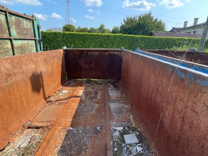 CONTAINER SCARRABILE USATO A CIELO APERTO PER INGOMBRANTI DA SISTEMARE — foto 9 di 9