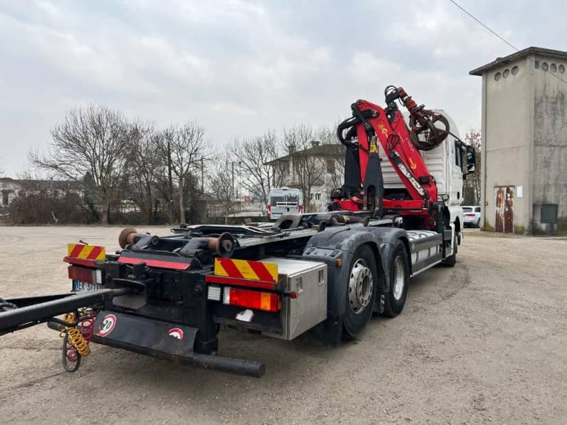 MAN TGX 26.480 SCARRABILE CON GRU A Z DIETRO CABINA — foto 6 di 10