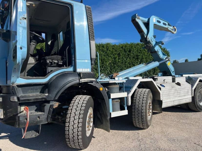 IVECO TRAKKER 450 SCARRABILE BALESTRATO ANTERIORE E PNEUMATICO POSTERIORE 8X4 — foto 9 di 10