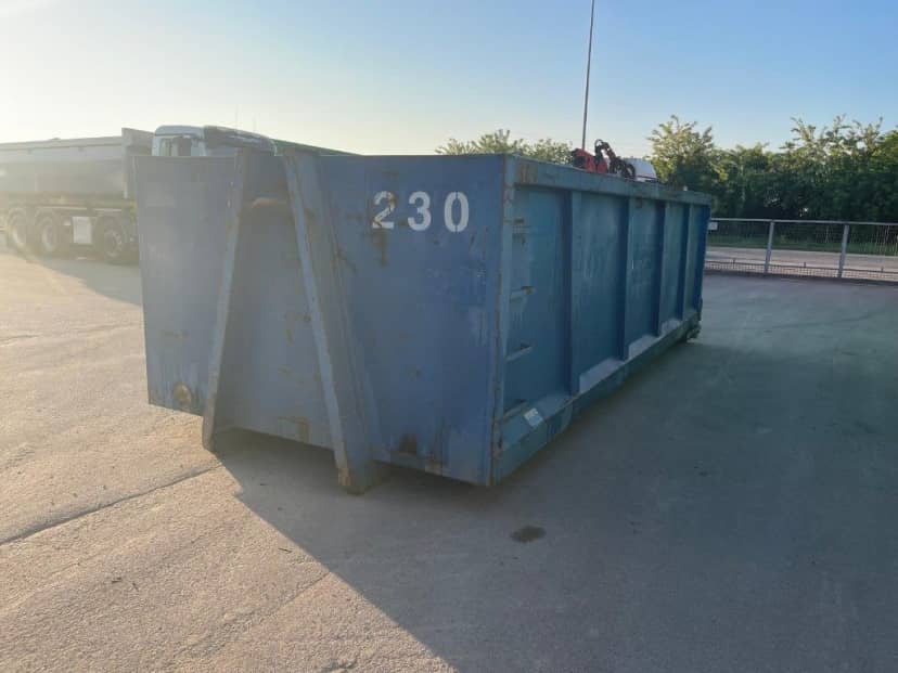 CONTAINER SCARRABILE USATO A CIELO APERTO PER INGOMBRANTI
