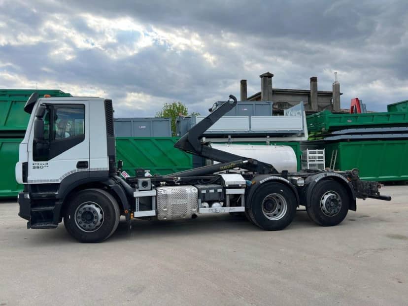 IVECO STRALIS 360 AD260SY SCARRABILE PNEUMATICO POSTERIORE — foto 7 di 8