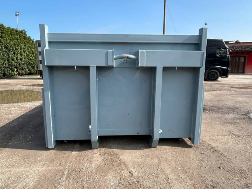 CONTAINER A PIANALE CON PIANTONI RIMOVIBILI IN FERRO E SPONDE IN TR5 — foto 2 di 10