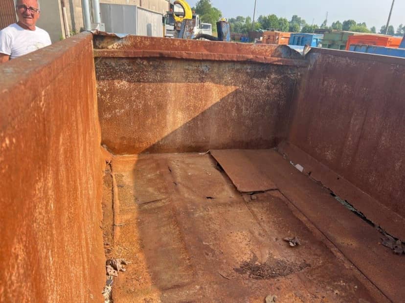 CONTAINER SCARRABIE USATO A CIELO APERTO PER INERTI DA SISTEMARE — foto 7 di 10