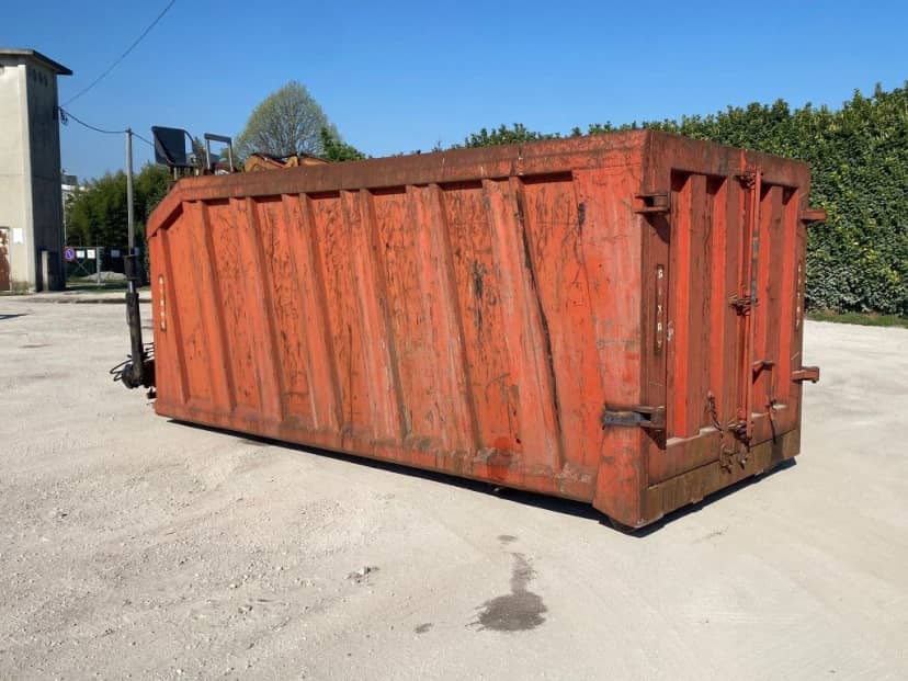 CONTAINER SCARRABILE USATO A CIELO APERTO PER INGOMBRANTI CON GRU E POLIPO — foto 5 di 9